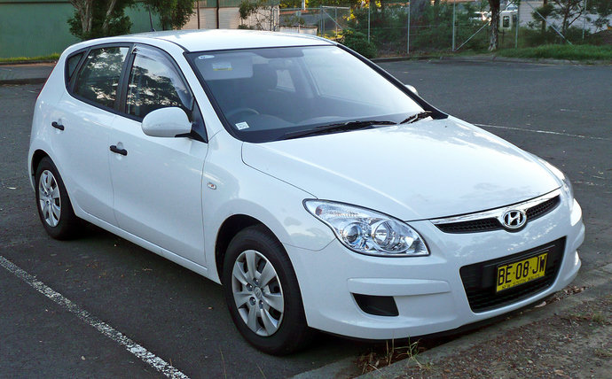 2007-2010_Hyundai_i30_(FD)_SX_hatchback_01