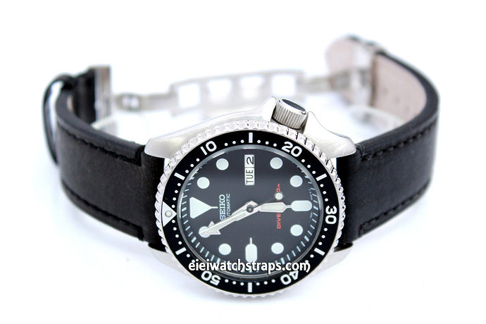 Seiko_SKX_Divers_on_LIBERTY_Hand_Made_Leather_Watch_Strap_in_Black_on_Deployment_Clasp_5