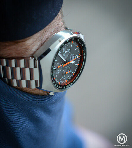 Omega-Speedmaster-Mark-II-Chronograph-Co-Axial-Orange-racing-dial-ref.-327.10.43.50.06.001-4