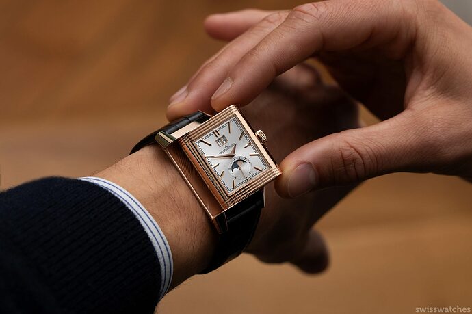 jaeger-lecoultre-reverso-tribute-nonantieme-711252J-face-wristshot-2048x1365