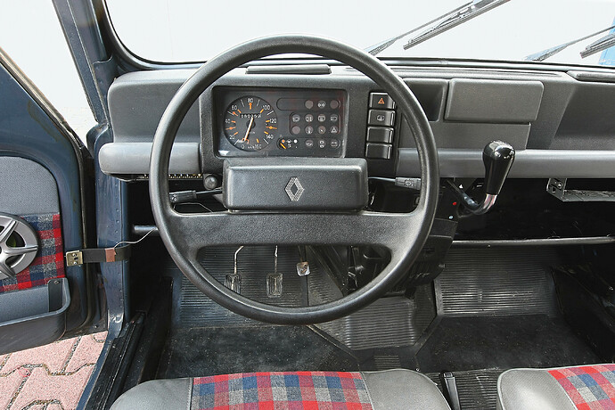 renault-4-interieur