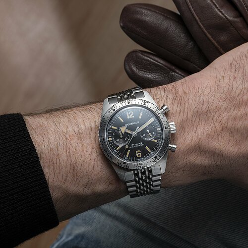 Skindiver_WT_Mecaquartz_Chronograph_wrist_shot_20-SWCM-001-BOR-STL