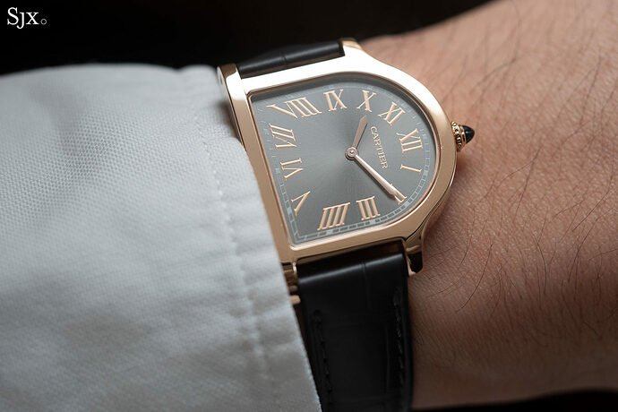 cartier-prive-cloche-pink-gold-2-1536x1024