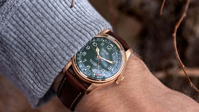 Oris-big-crown-pointer-date-wrist-shot-5