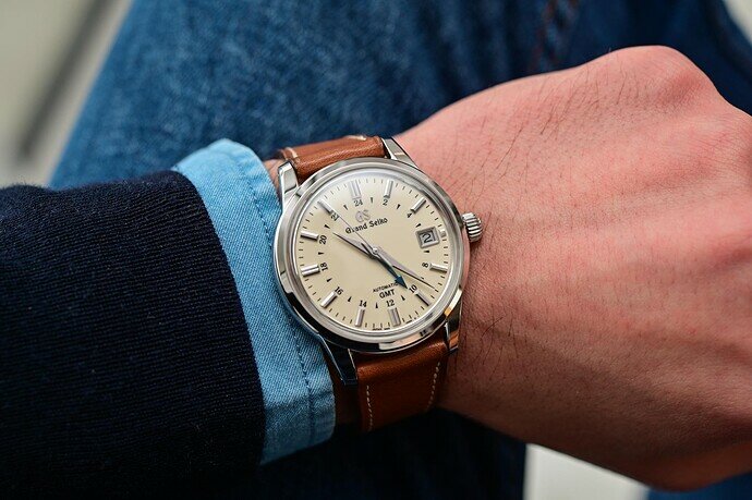 Grand-Seiko-Elegance-GMT-SBGM221-review-5