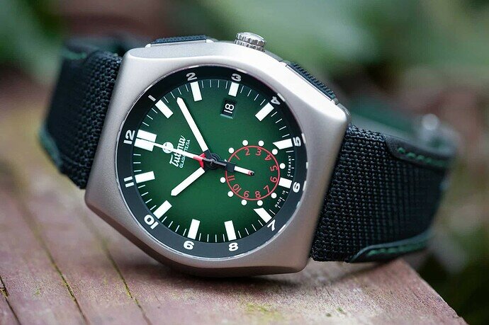 Tutima-M2-Chronograph-Commando-5