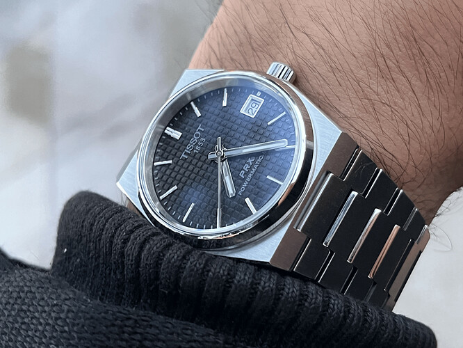 tissot-some-wrist-shots-with-the-new-35mm-prx-powermatic-v0-2hooucbj2qqa1
