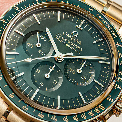 Omega-Speedmaster-Moonwatch-Professional-Moonshine-Gold-2
