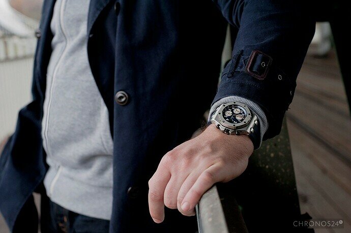 ap_roo_navy_wristshot2