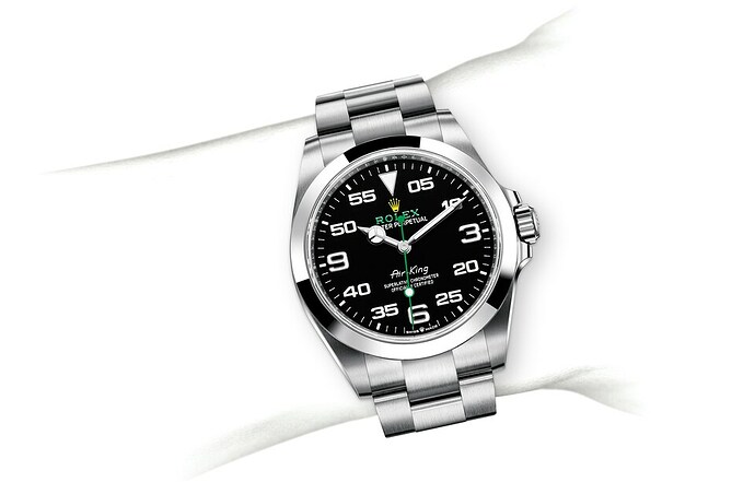 m126900-0001_modelpage_on_wrist_landscape