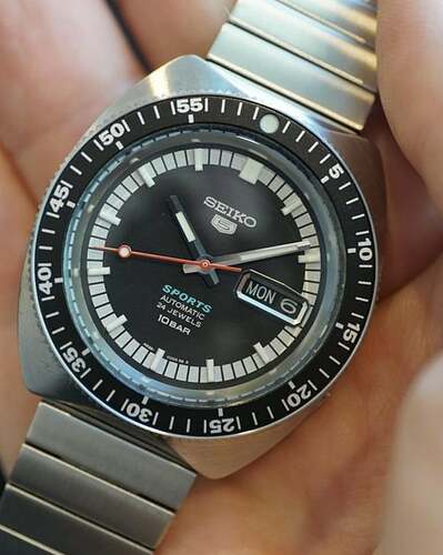 srpk17-seiko-5-sports-55th-anniversary-limited-edition-v0-n03u7stt9j5b1