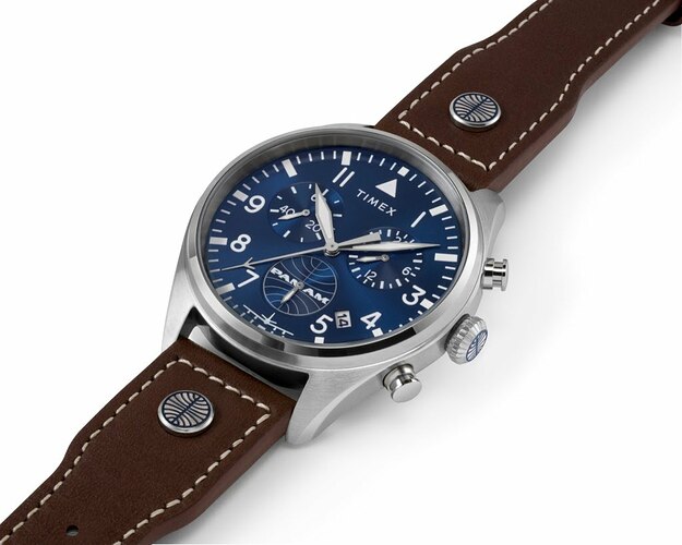 TIMEX_FW2022_PanAm-Chrono_TWG030000_Beauty02_sRGB_HiRes-scaled-1
