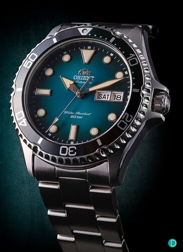 orient-diver-oblique-right