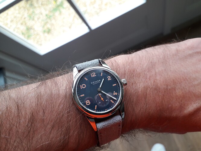 Nomos Club 4