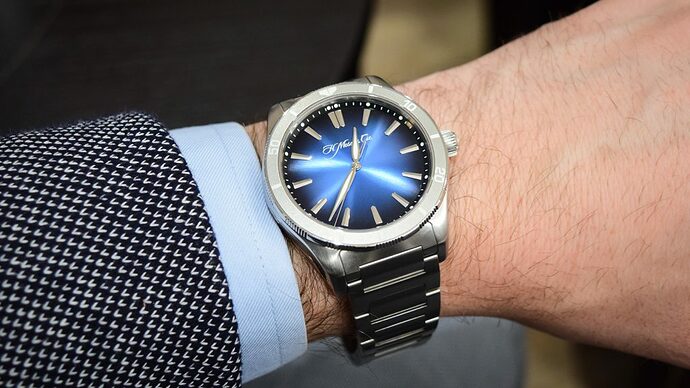moser_diver_wristshot-1024x576