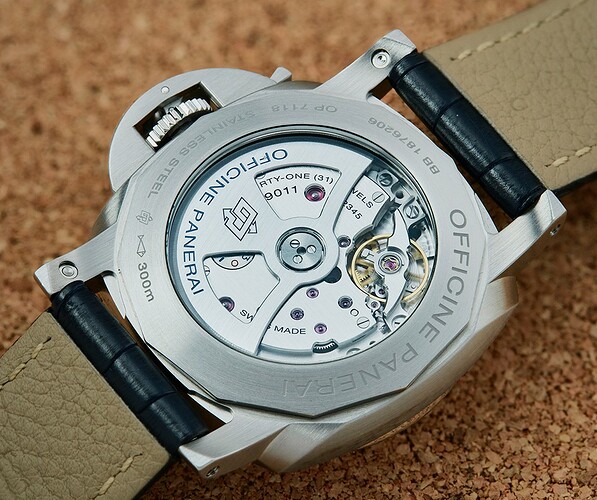 Panerai-Luminor-GMT-PAM1033-back