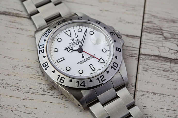 Rolex-Explorer-2-polar-dial-16570-youngtimer-collector-review-8-768x511