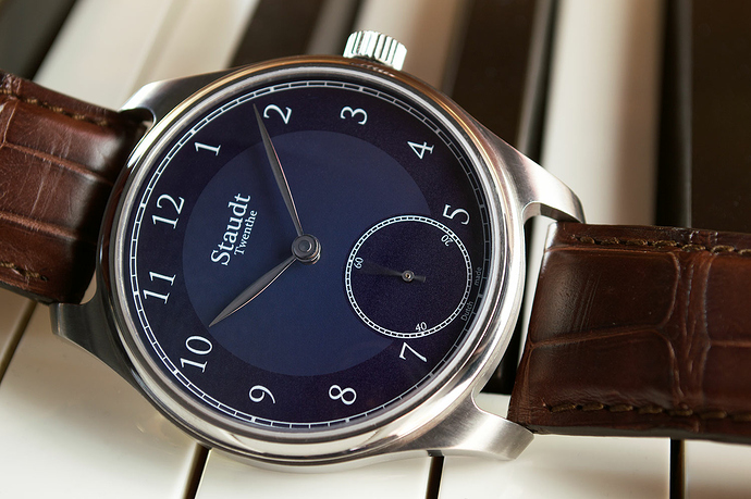 Staudt-Praeludium-Hand-Wound-photo-1