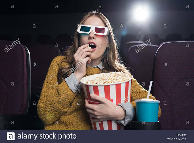 femme-excite-dans-les-lunettes-3d-eating-popcorn-et-regarder-dans-le-cinema-p0g3f9