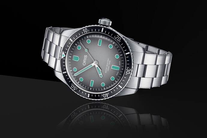 Oris-Divers-Sixty-Five-Glow-11