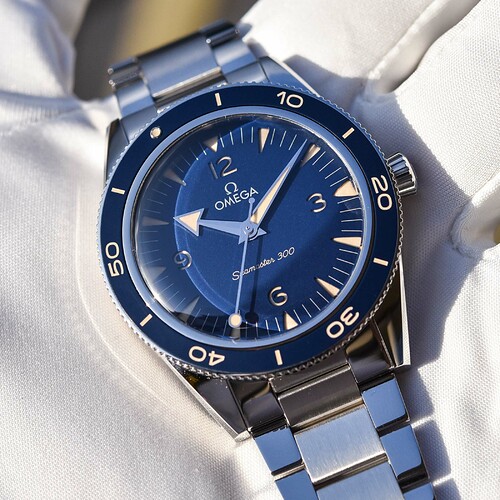 2021-Omega-Seamaster-300-steel-blue-dial-234.30.41.21.03.001-7