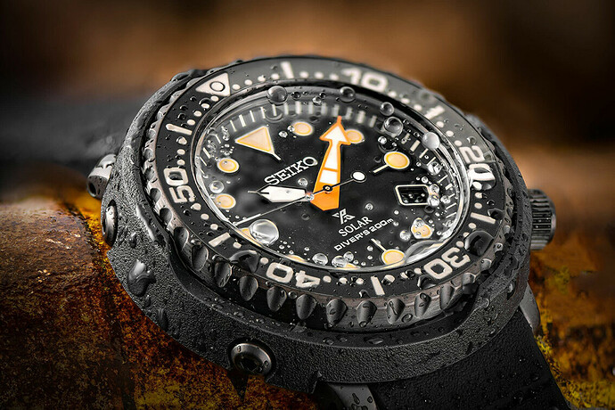 Seiko-Prospex-Tuna-Solar-Black-SNE577P1-06-1920x1280