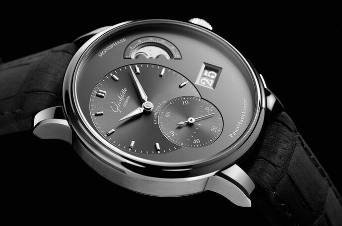 Glashuette_Original-1-90-02-43-32-05-Detail-2-1240x820