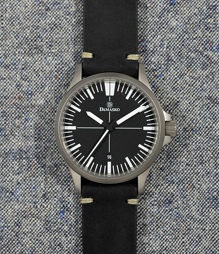 DAMASKO_DS30_BLK_STEEL_BLACKLEAD