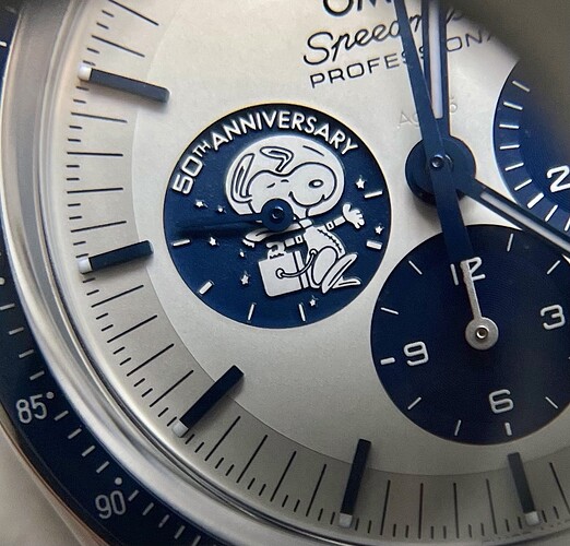 Collectors-Series-Omega-Speedmaster-Silver-Snoopy-Award-jewpanese.dude-Snoopy-Macro-