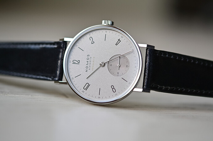 Nomos-Tangente-neomatik-platinum-gray-35-review-2-2048x1362