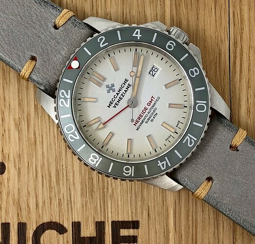 Meccaniche-Veneziane-Automatic-Watch-Nereide-GMT-20-Basalto-Crema-Men-BRAND-NEW_1571554522_694