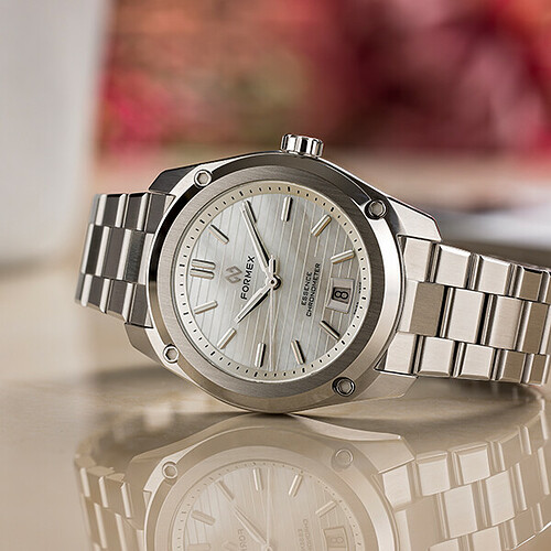 formex-essence-thirtynine-automatic-chronometer-mother-of-pearl-carousel-6