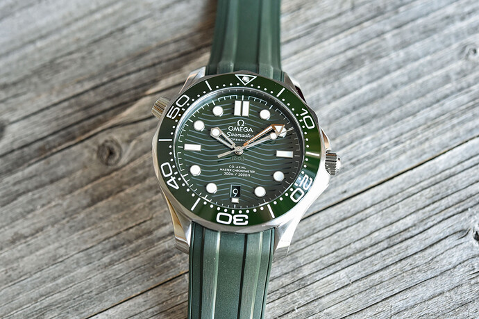 Omega-Seamaster-Diver-300M-Green-Dial-Green-Bezel-210.32.42.20.10.001-hands-on-1
