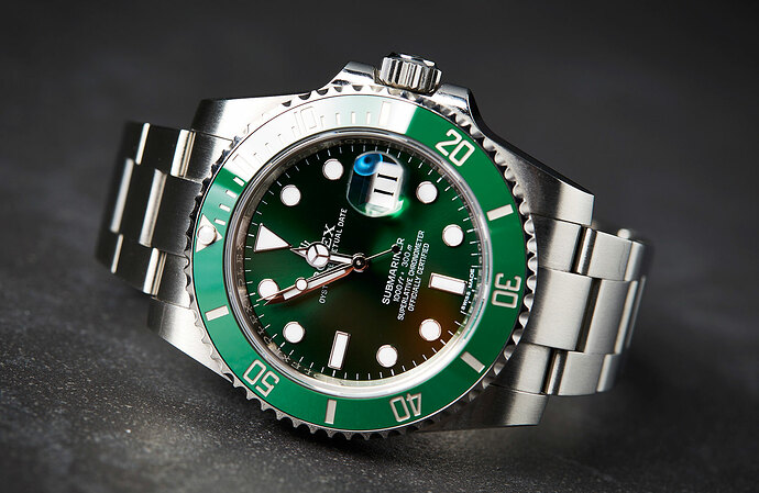 Rolex-Submariner-Hulk-116610LV-2