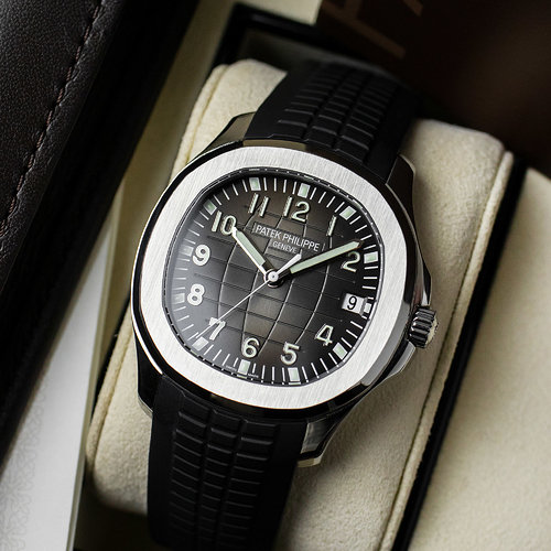 AVW-Patek-Philippe-Aquanaut-5167A-001-7