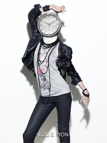louis-pion-watch-head-print-156328-adeevee