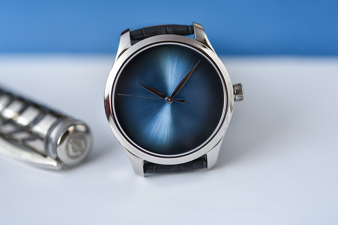 H-Moser-Cie-Endeavour-Centre-Seconds-Concept-Funky-Blue-3