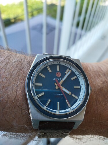 16896891111172185944052408363644