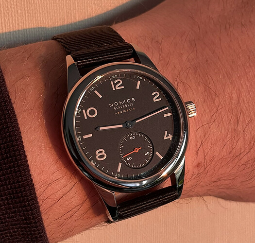 nomos club neomatik zwart