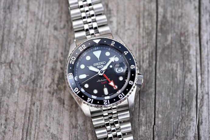 Seiko-5-Sports-Style-GMT-SSK001K1-SSK003K1-SSK005K1-4