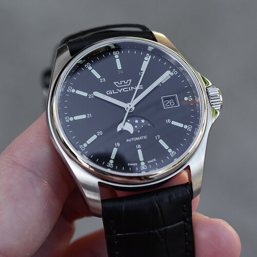 Glycine-Combat-6-Classic-Moonphase-Value-Proposition-Review-4