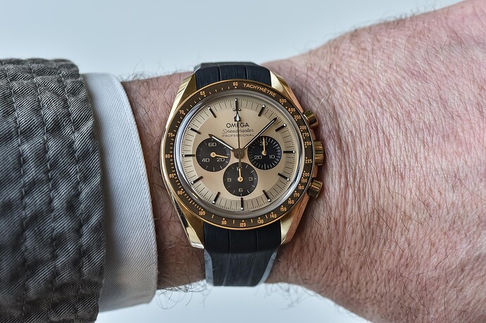 Omega-Speedmaster-Moonwatch-Professional-Moonshine-Gold-calibre-3861-2022-panda-gold-dial-rubber-strap-310.62.42.50.99.001-5