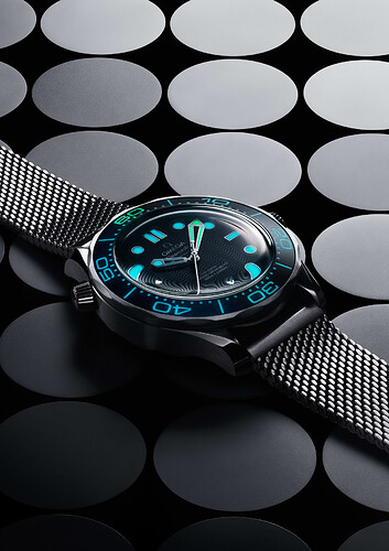 OMEGA_210.30.42.20.03.002_Luminova.jpg