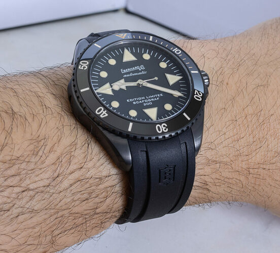 Eberhard-Co-Scafograf-200-DLC-limited-edition-watch-6-1140x1032