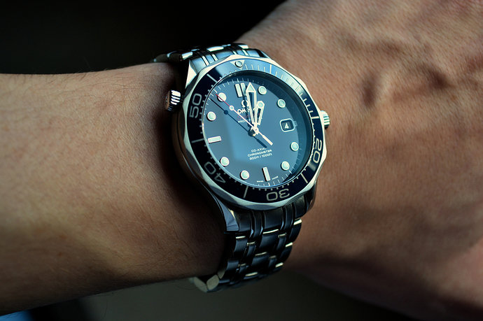 Omega-Seamaster-300m-Chronometer-watch-style