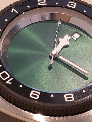 1564666295989987172645563908543