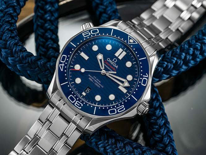 Omega-Seamaster-Diver-blue-2