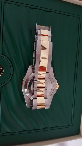 hoe mooi die band, even zonder kroon