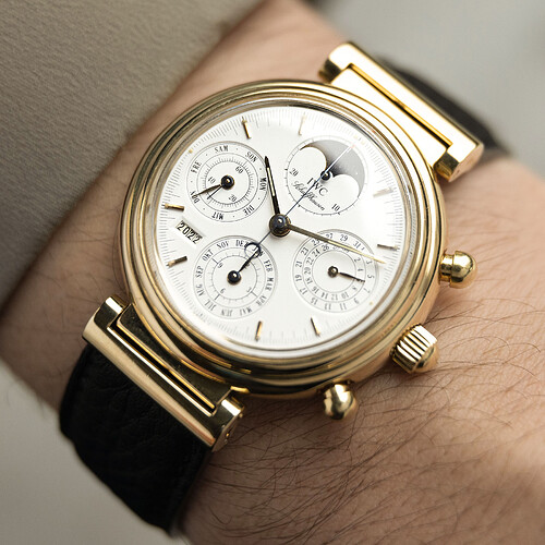 W-1586 IWC Da Vinci in 18k Yellow Gold_012_1x1