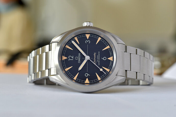 Omega-Seamaster-Railmaster-Co-Axial-Master-Chronometer-1